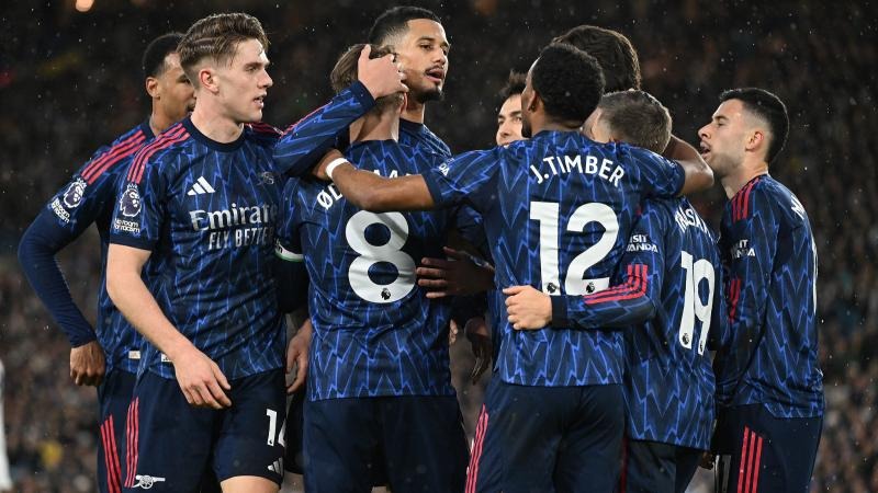 收到快递真开心，尤其是《申花装备》，仿佛看到了申花夺冠的那一刻